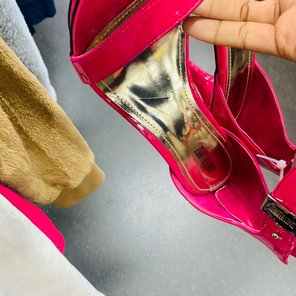 Jennifer Lopez Fuchsia Cindi Patent Heels NWT - Picture 4 of 4